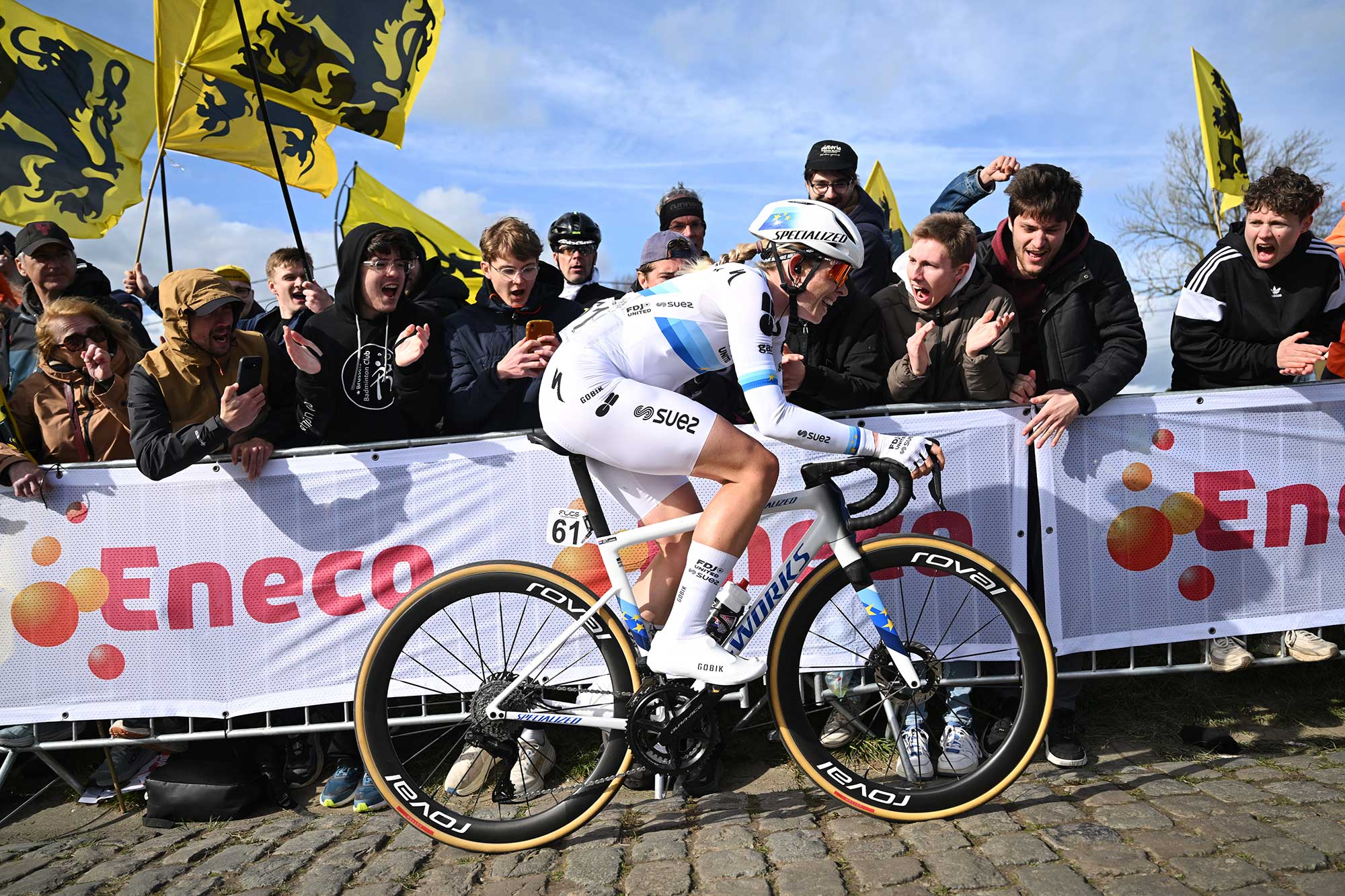 OUDENAARDE, BELGIUM - APRIL 05: Race winner Demi Vollering of the Netherlands and Team FDJ United - SUEZ competes over the Paterberg cobblestone branch as fans cheer during the 23rd Tour of Flanders 2026 - Ronde van Vlaanderen - Women Elite one-day tour 164.1 from Oude and Oudekm from Oudek #UCIWWT / on 05 April, 2026 Oudenaarde, Belgium. (Photo by Luc Claessen/Getty Images)
