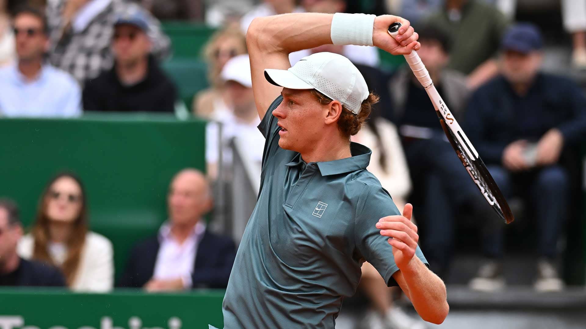 Jannik Sinner works on Sunday in Monte-Carlo.